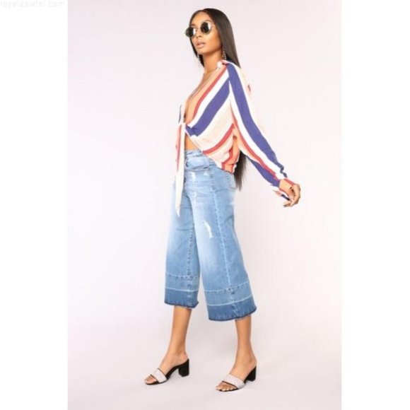 Striped Front Tie Crop Top - Picture 3 of 6